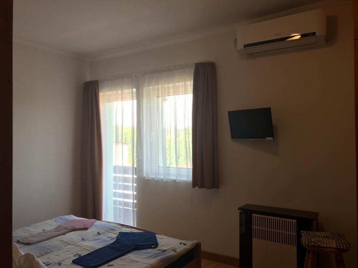 Apartman Nemeth เฮวิซ ภายนอก รูปภาพ