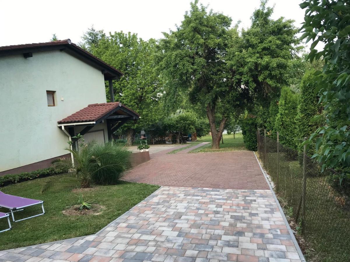 Apartman Nemeth เฮวิซ ภายนอก รูปภาพ