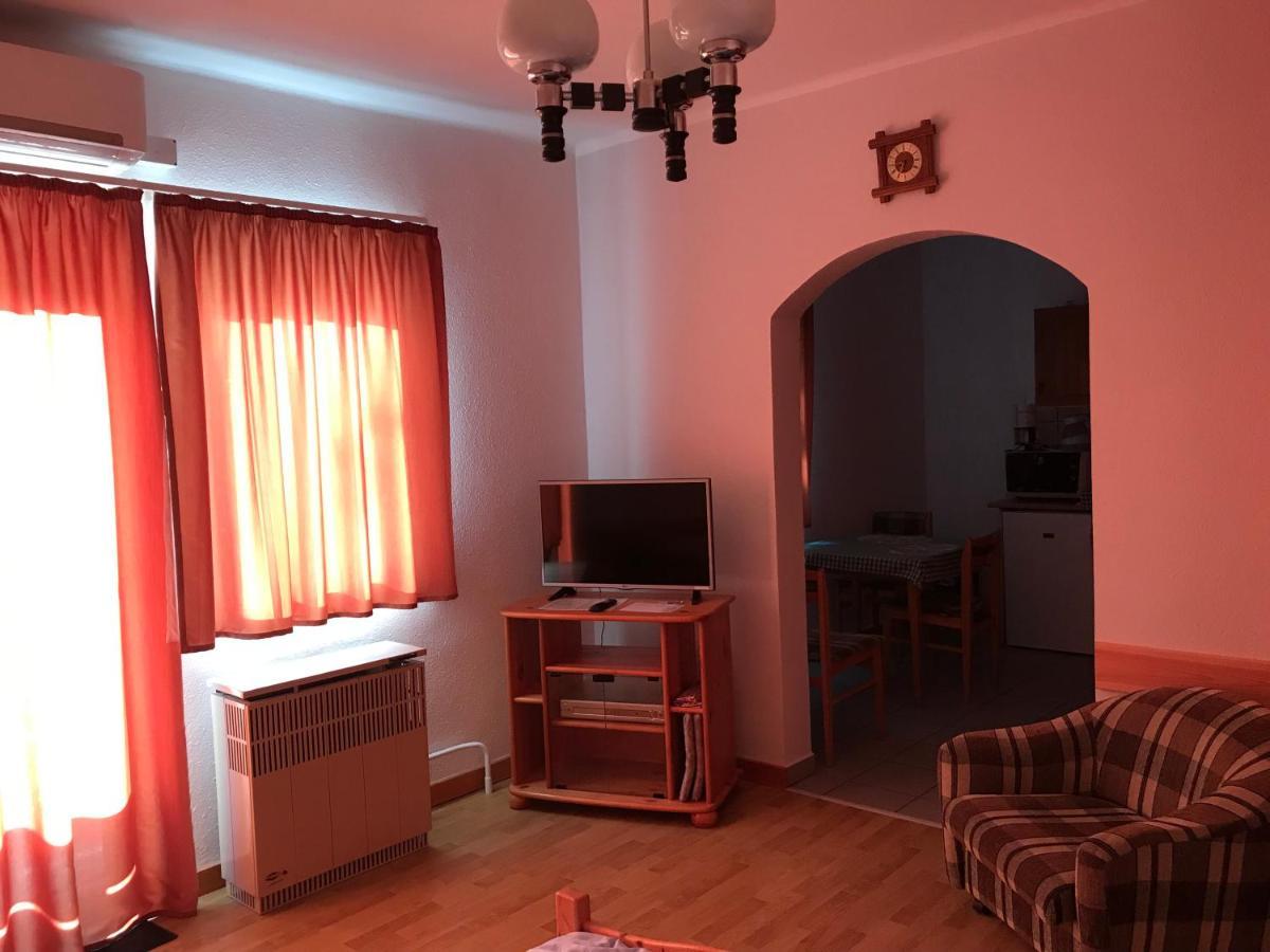 Apartman Nemeth เฮวิซ ภายนอก รูปภาพ