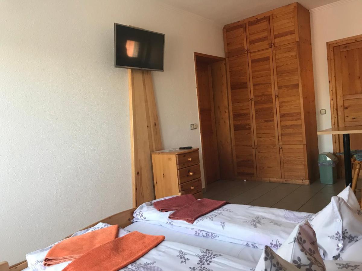 Apartman Nemeth เฮวิซ ภายนอก รูปภาพ