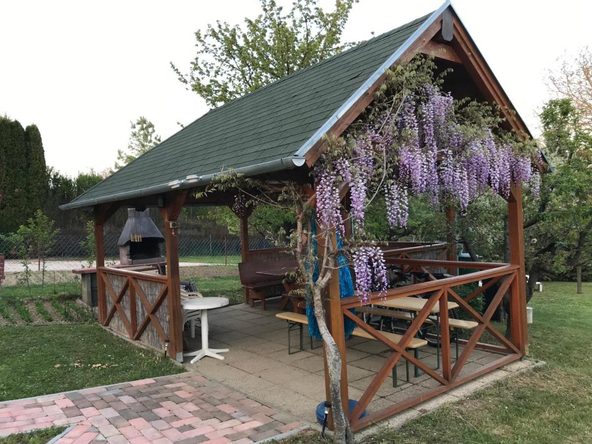 Apartman Nemeth เฮวิซ ภายนอก รูปภาพ